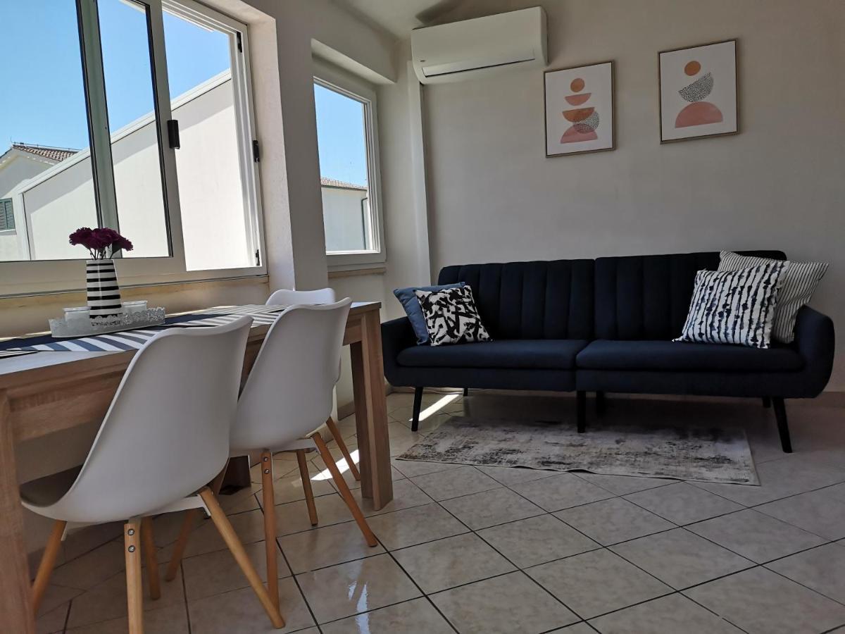 Apartmani Ljuba Rogoznica  Eksteriør billede
